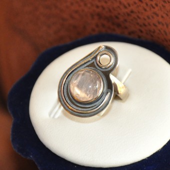 СРЕБЪРЕН ПРЪСТЕН С РОЗОВ КВАРЦ